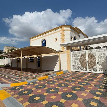 International Abu-Dhabi Hostel Villa Abu Dhabi Esterno foto