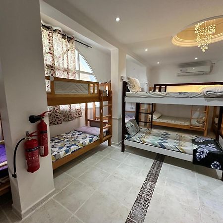 International Abu-Dhabi Hostel Villa Abu Dhabi Esterno foto