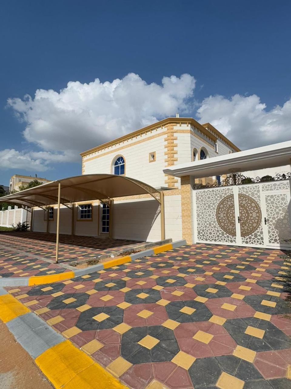 International Abu-Dhabi Hostel Villa Abu Dhabi Esterno foto