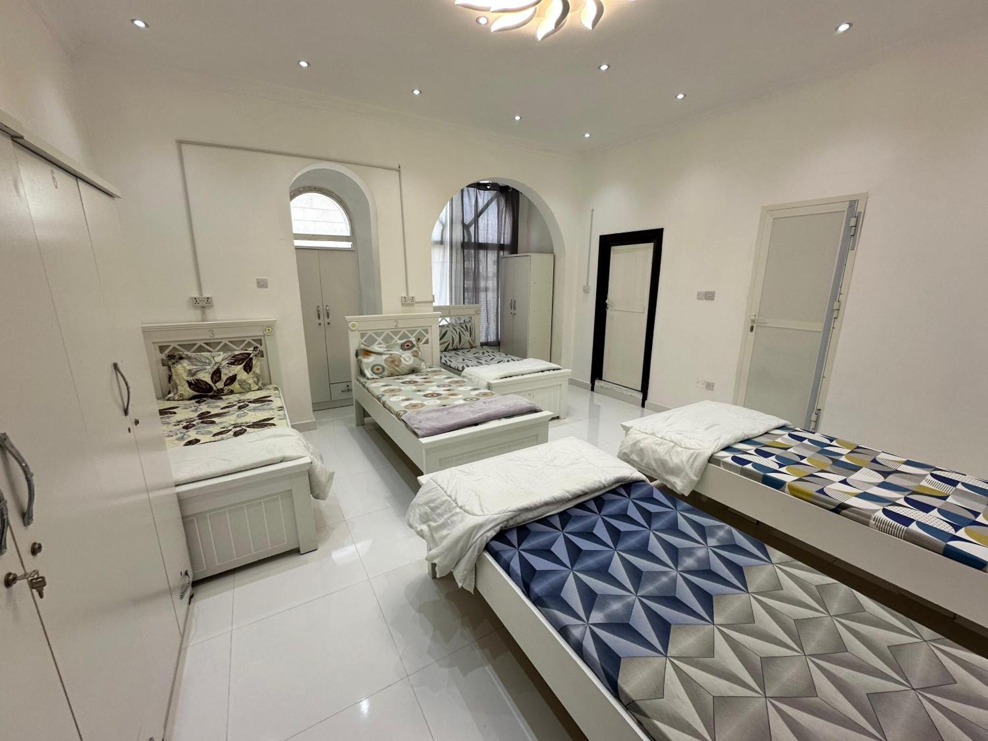 International Abu-Dhabi Hostel Villa Abu Dhabi Esterno foto