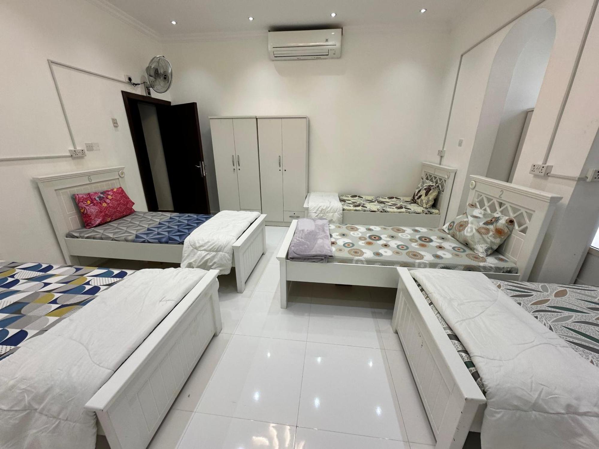 International Abu-Dhabi Hostel Villa Abu Dhabi Esterno foto