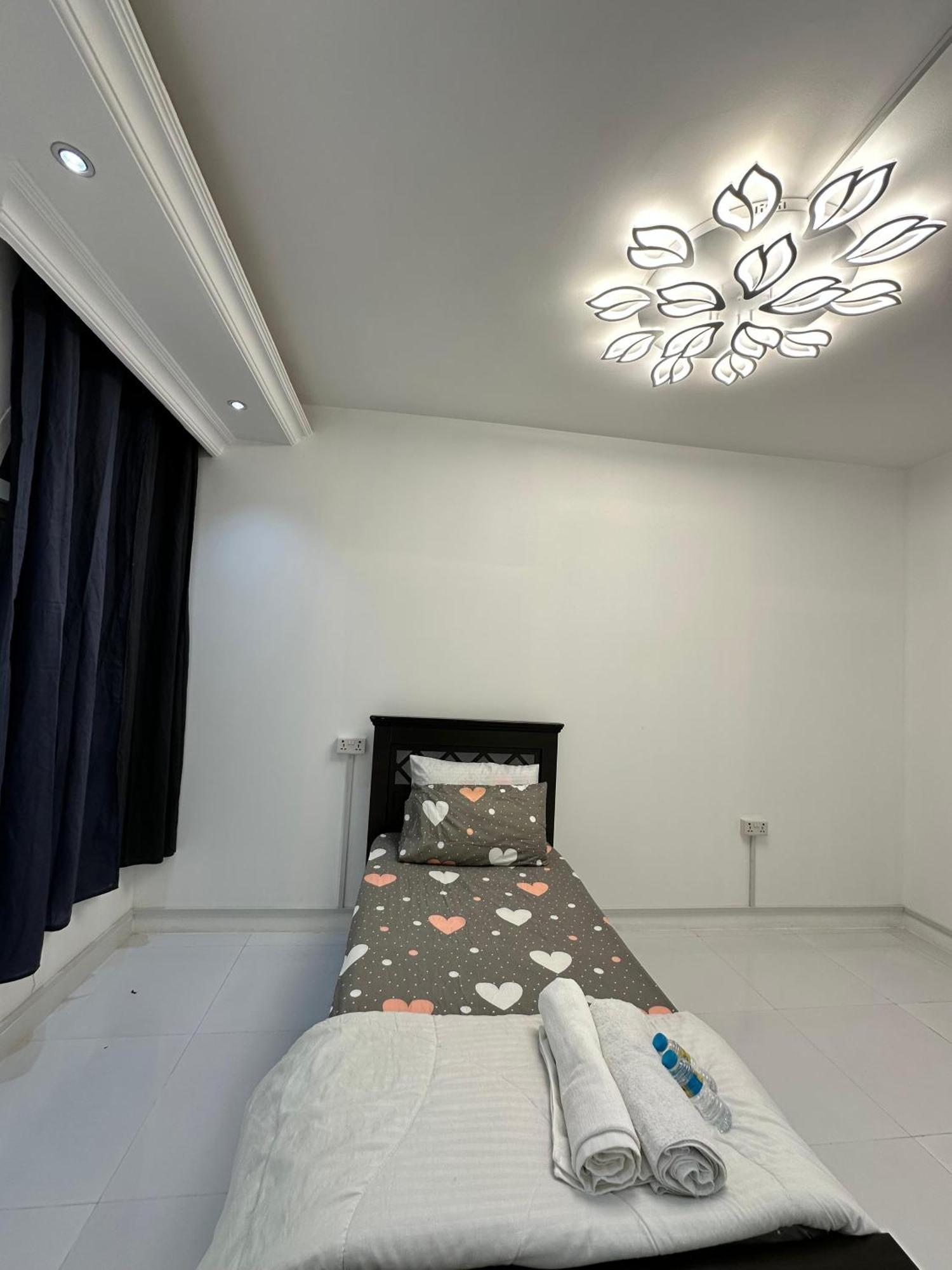 International Abu-Dhabi Hostel Villa Abu Dhabi Esterno foto