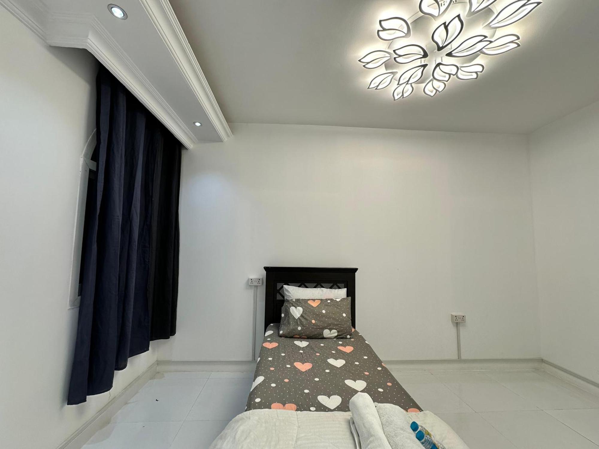 International Abu-Dhabi Hostel Villa Abu Dhabi Esterno foto