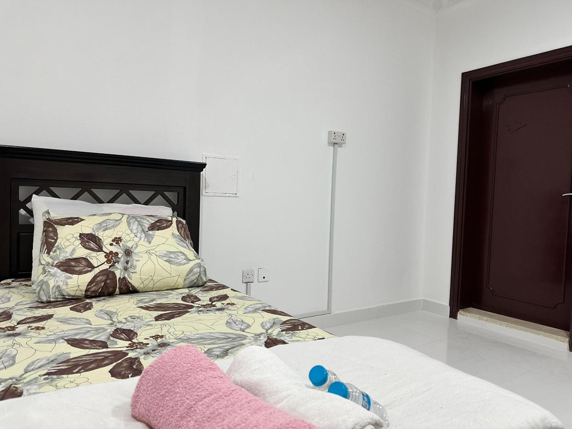 International Abu-Dhabi Hostel Villa Abu Dhabi Esterno foto