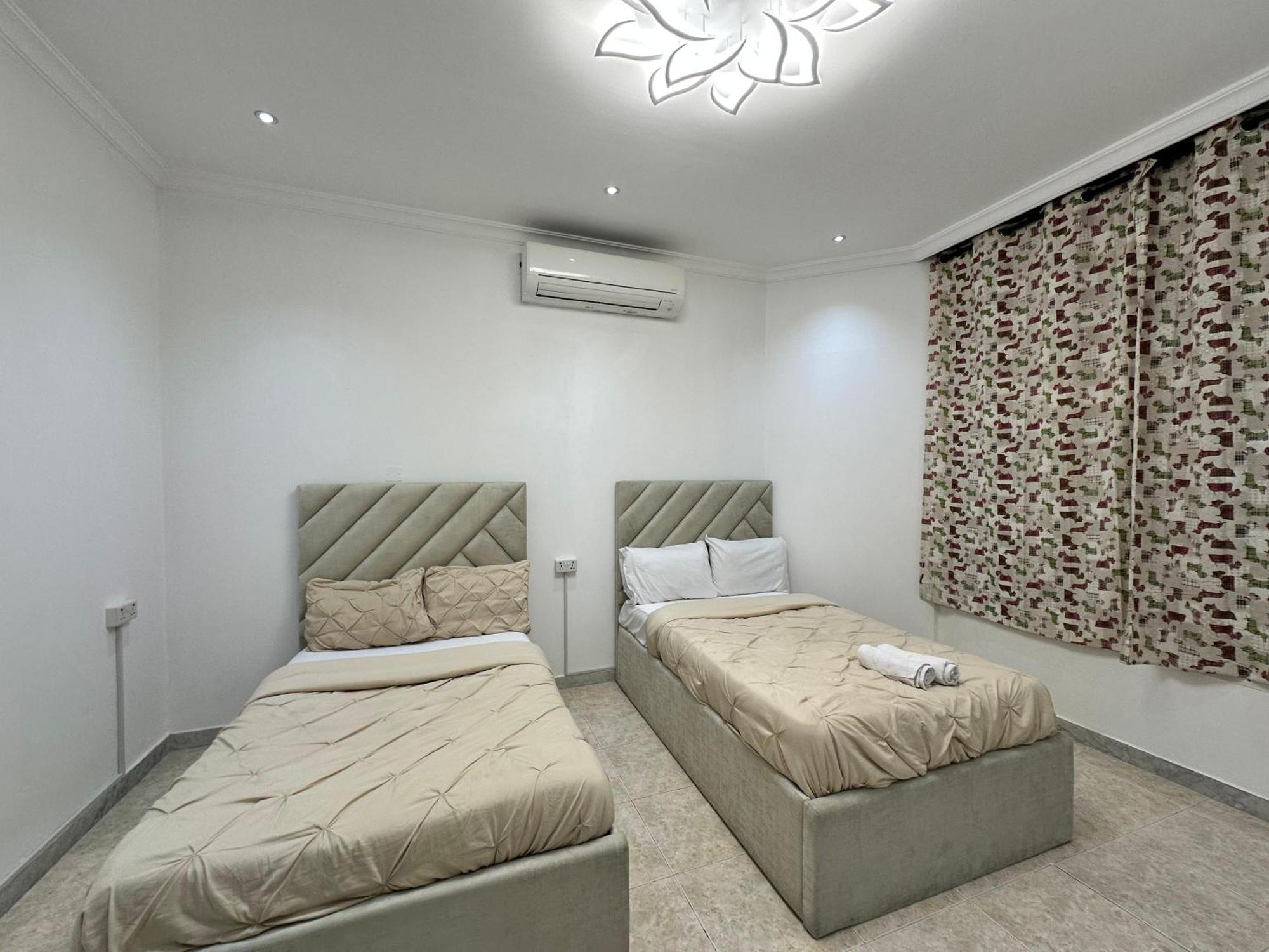 International Abu-Dhabi Hostel Villa Abu Dhabi Esterno foto